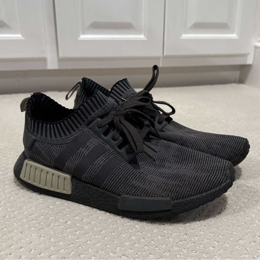 Adidas NMD R1 original Black Knit Sneakers